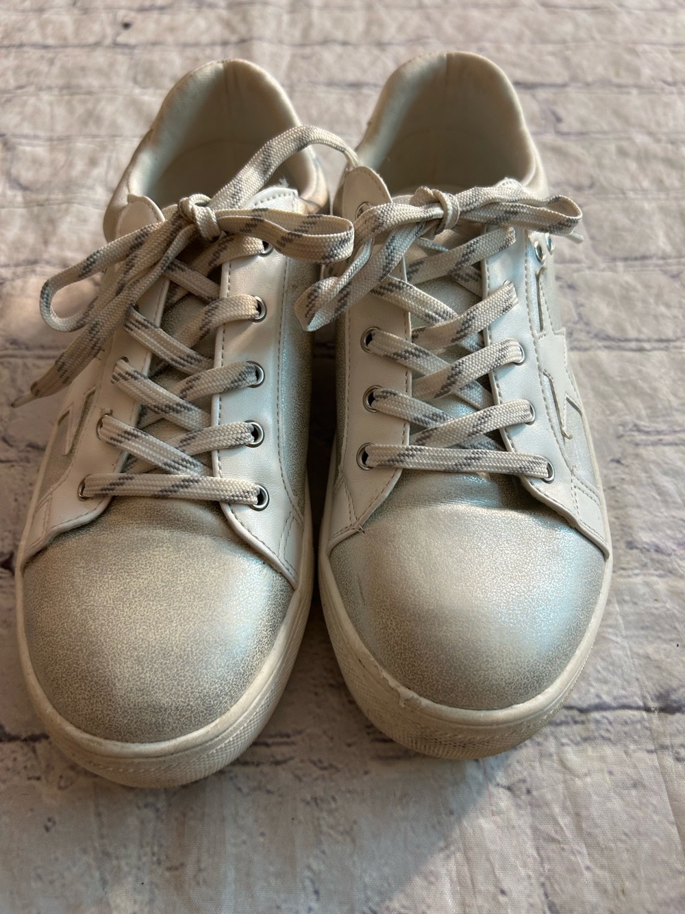 MIA GIRLS SPARKLEE FASHION SILVER STAR PATCH & METALLIC FINISH SNEAKERS SIZE 5M